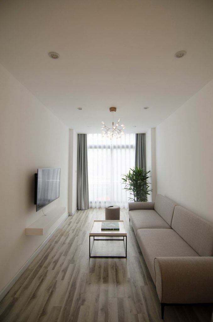 Để tăng tính thẩm mỹ cho không gian cũng như tận dụng tốt công năng, nên đặt các ô cửa ở vị trí tường trên cao như khoảng thông tầng ở phòng khách...Ảnh: Internet.