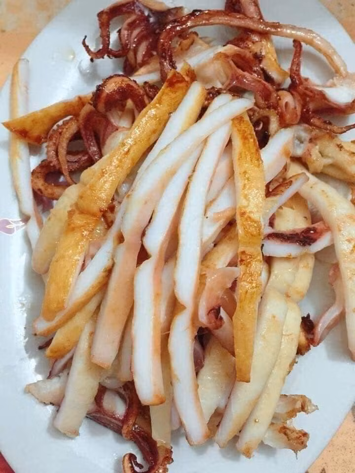 Tuy nhiên, mực khổng lồ này ăn không được ngọt thịt như mực ống, thịt dai và nhạt hơn.