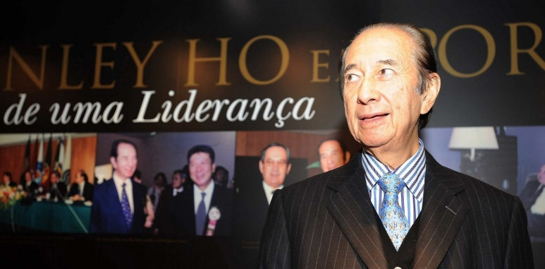 Từ năm 1961, Hà Hồng Sân đã nắm trong tay quyền kinh doanh sòng bạc độc nhất vô nhị của Macau suốt 40 năm.