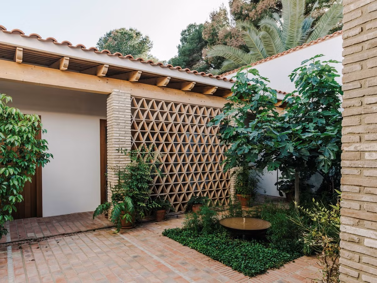 Ngoi nha toa lac o Tay Ban Nha nhung mang phong cach truyen thong Viet