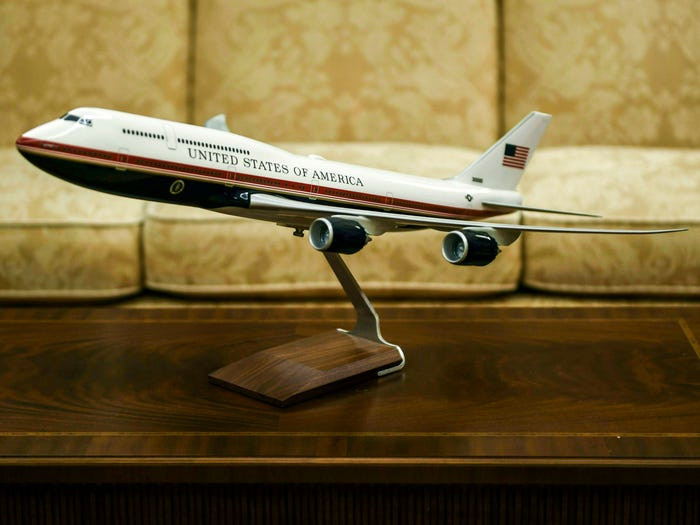 Sau nhiều thập kỷ, Boeing 747 liên tục nhận được hơn 1.571 đơn đặt hàng, đứng thứ hai trong số các dòng máy bay phản lực thân rộng bán chạy nhất, chỉ sau Boeing 777.