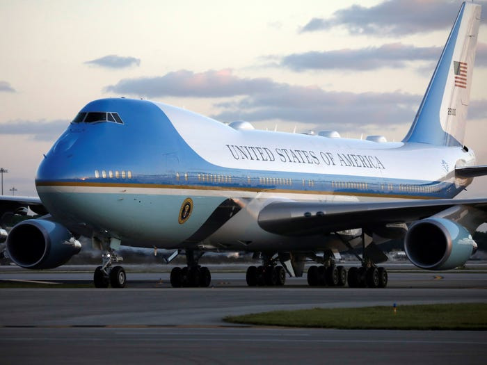 Boeing 747 từng được mệnh danh là "nữ hoàng bầu trời", ra mắt vào năm 1970. Đây là một màn đánh cược táo bạo của Boeing, giúp công ty gần sụp đổ nhưng đã làm thay đổi hoạt động hàng không trên thế giới.