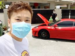 Chiếc xe dùng được dùng giao hàng cho khách là Ferrari F430. Ảnh: Nestia.