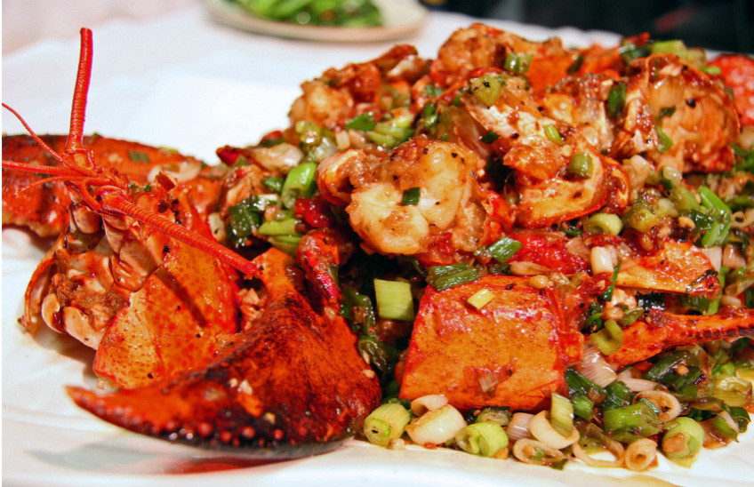 Không chỉ vậy, ngành thực phẩm sơ chế sẵn rất phát triển ở Anh. Và các nhà hàng muốn giảm chi phí công nhân sơ chế rất chuộng.