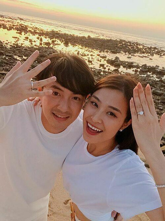 Hành động thiết thực của đôi vợ chồng trẻ được không ít người khen nhưng cũng có những lời dèm pha cho rằng với sự nổi tiếng và giàu có của Ông Cao Thắng và Đông Nhi thì 50 triệu là quá ít. Ảnh: Internet.