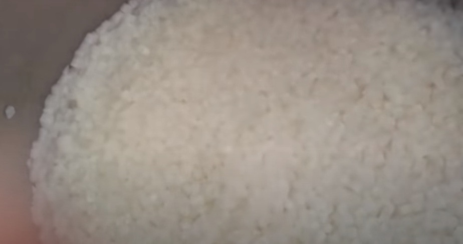 Cả trăm tấn thạch rau câu mỗi ngày là sản lượng quá lớn đối với một quá trình sản xuất thô sơ. Câu trả lời cho nghi ngờ này là chất phụ gia và nhiều loại phẩm màu khác.