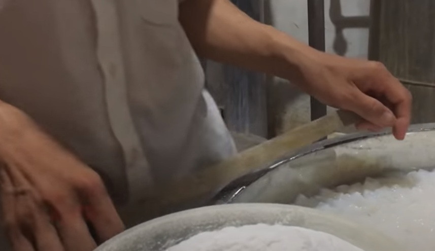 Thế nhưng, tại đây, ngay cả những người làm ở xưởng cũng không biết công thức pha trộn như thế nào.