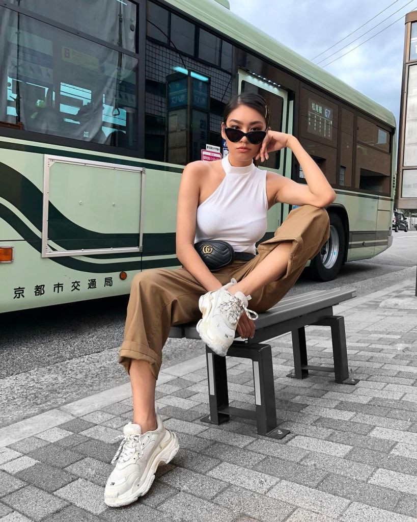 Tương tự, rich kid Lê Thảo Nhi từng theo học ngành Thời trang bán lẻ quốc tế của Đại học Reitlinggen. Được biết ngôi trường này có mức học phí khoảng 3000 euro (khoảng 76 triệu đồng)/năm học. Nguồn ảnh: FBNV, Instagram