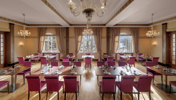 Phòng ăn rộng lớn chuyên phục vụ bữa buffet sáng.