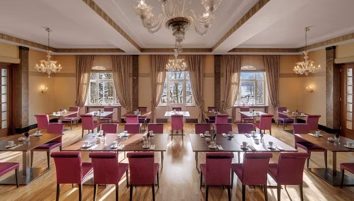 Phòng ăn rộng lớn chuyên phục vụ bữa buffet sáng.