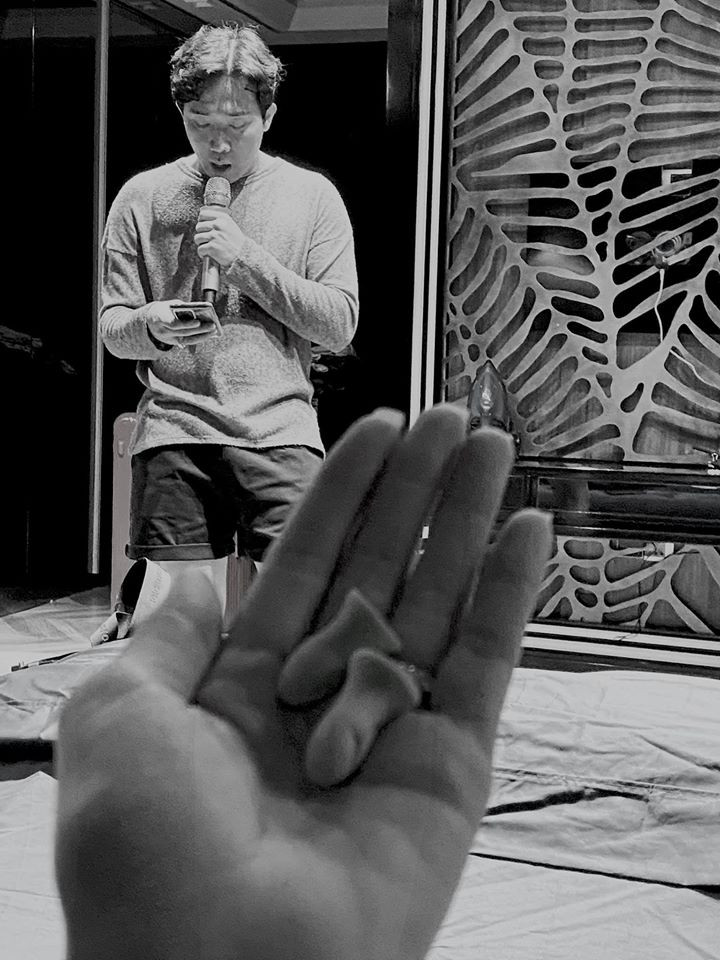 Nhà mới của Trấn Thành - Hari Won là một căn chung cư cao cấp, bao gồm một phòng khách và một phòng ngủ lớn.