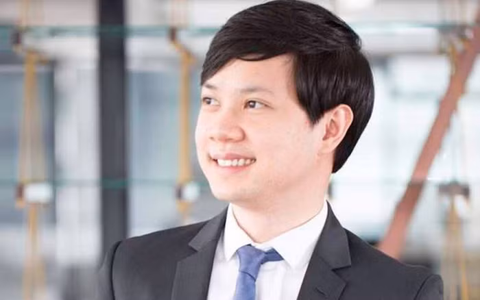 Tháng 1/2015, Nguyễn Trung Tín được bổ nhiệm vào vị trí Tổng giám đốc Công ty cổ phần tập đoàn Trung Thủy. Như vậy, chỉ mới 28 tuổi, Trung Tín đã trở thành CEO của một tập đoàn kinh tế lớn mạnh, chủ sở hữu của nhiều dự án bất động sản có tiếng tại Sài Gòn. Ảnh: Cafebiz.