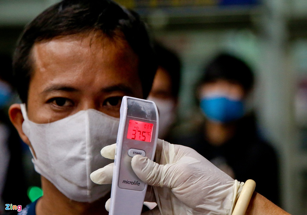 Trong chuyến tàu tối nay, lực lượng chức năng đã phát hiện một số hành khách có thân nhiệt cao hơn mức cho phép.