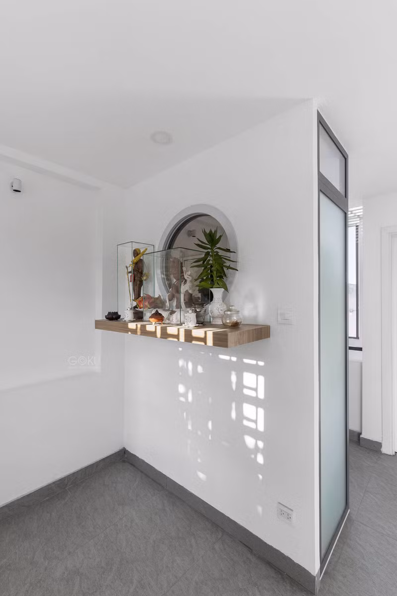 Tầng 3 là không gian phòng thờ, phòng giặt phơi và một khu vườn nhỏ.