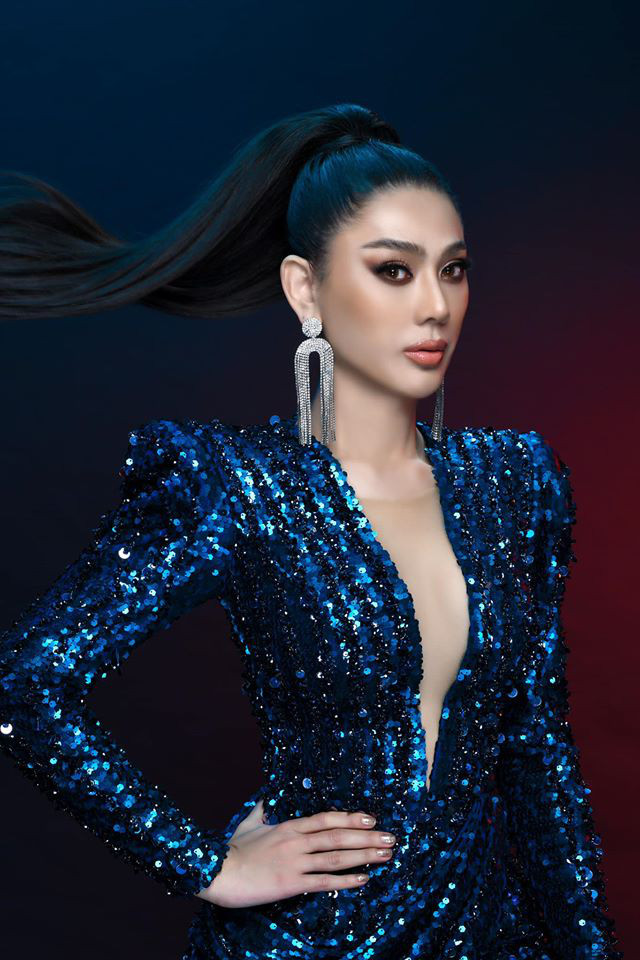 Chưa kể, cô còn “đại tu” nhan sắc để đường nét trông nữ tính hơn. Tổng chi phí cho cuộc lột xác này ước tính không dưới 100.000 USD (khoảng 2 tỷ đồng).