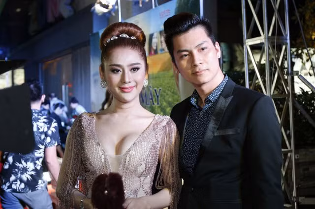 Được biết, Lâm Khánh Chi dọn về nhà bố mẹ đẻ ở quận 9, TP.HCM nghỉ ngơi vì sức khỏe không tốt trong khi chồng cô vẫn ở chung cư tại quận 4 để giải quyết các công việc riêng.