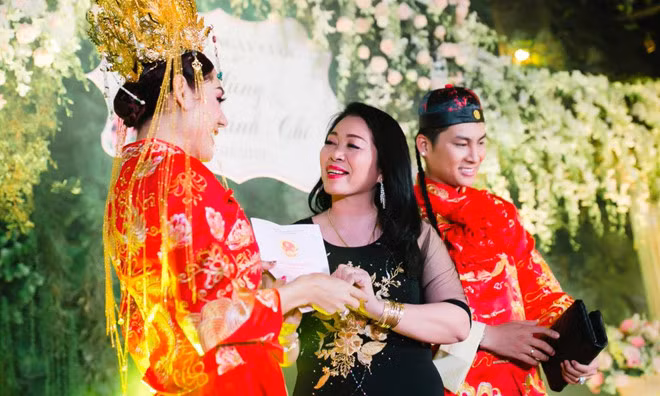 Đúng dịp kỉ niệm tròn 1 năm ngày cưới, Lâm Khánh Chi được mẹ chồng tặng giấy chứng nhận quyền sử dụng đất ở Vũng Tàu với diện tích 419m2.