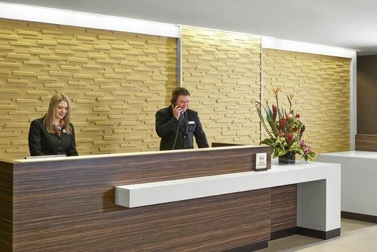 Do đó, nhân viên khách sạn phải đảm bảo thân thế và hành vi của khách hàng không bị nhắc tới để giữ bí mật.