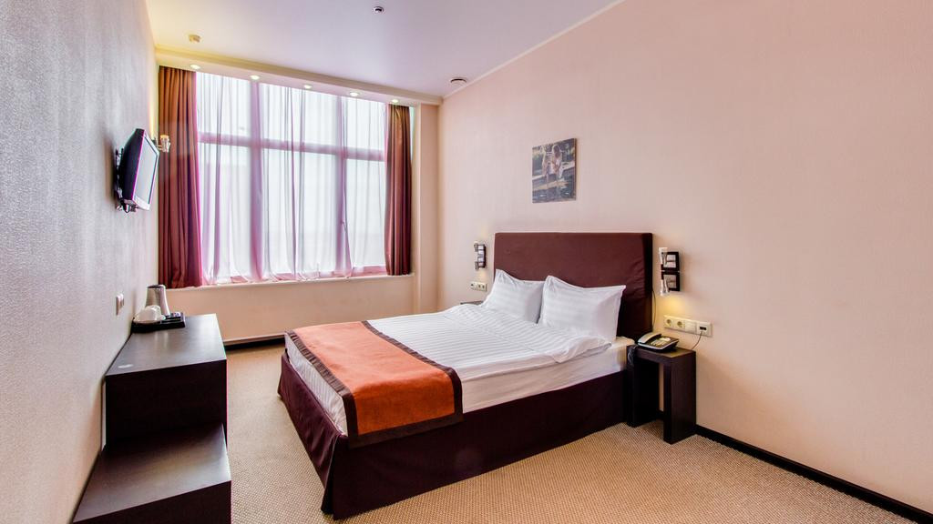 Theo một người dùng mạng Reddit, từng có vị khách treo cổ tự tử trong phòng và được nhân viên quét dọn tìm thấy. Sau đó, cảnh sát và những người có thẩm quyền đưa xác đi mà không có bất cứ tin tức gì trên truyền thông.