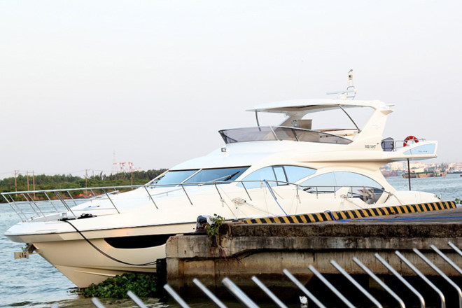 Một trong những chiếc du thuyền nổi tiếng tại Việt Nam là Azimut 70 với chiều dài 22m thuộc sở hữu của gia đình doanh nhân Jonathan Hạnh Nguyễn, bố chồng diễn viên Tăng Thanh Hà. Ảnh: VOV.