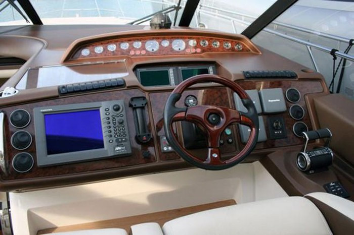 Ông Tăng Thành Trung, Giám đốc Việt Nam Yacht là người sở hữu chiếc du thuyền triệu đô Diamond Island - hiệu Princess 58 do Anh sản xuất. Ảnh: Zing.