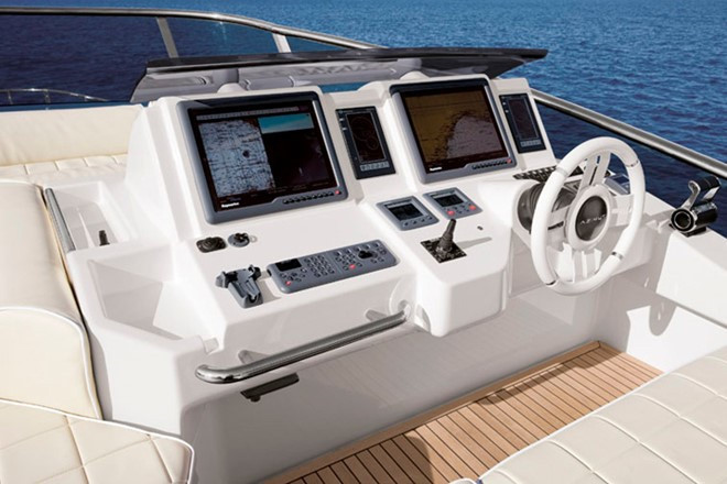 Để sở hữu Azimut 70, bố chồng Hà Tăng đã phải bỏ ra 4 triệu USD. Du thuyền được lắp đặt những công nghệ hiện đại bậc nhất. Ảnh: VOV.