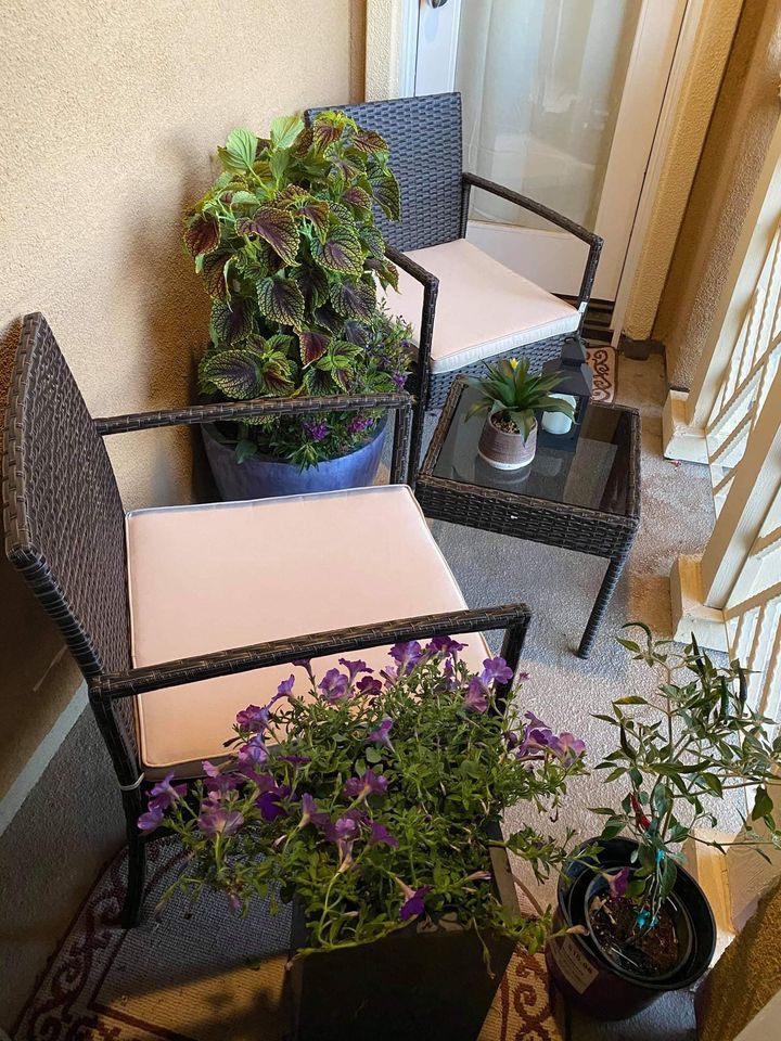 Góc ban công thưởng trà và thư giãn.