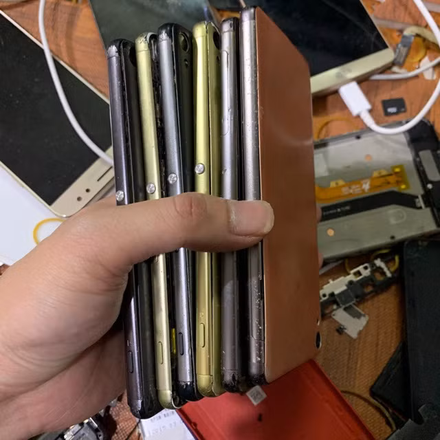 Theo anh Hoàng, nhiều người có sản phẩm lỗi mốt cũ kĩ, không có nhu cầu sử dụng tới nên cũng đăng bán với danh nghĩa là hàng đồng nát sắt vụn để thu hút khách hàng hơn tránh lãng phí. Ảnh: Shopee.