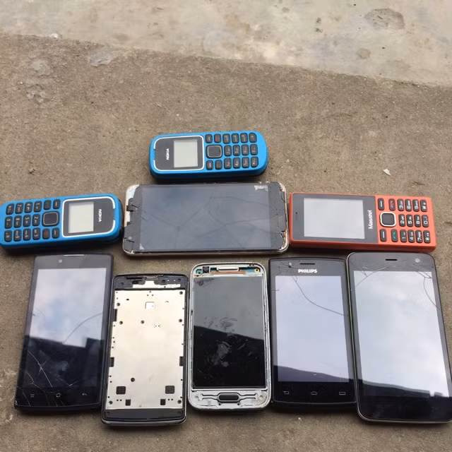 Anh Hoàng (Một đấu mối thu mua phế liệu tại Thanh Trì, Hà Nội) cho biết cũng thường xuyên các hội nhóm, diễn đàn về ve chai, sắt vụn để săn những đồ bỏ đi. Ảnh: Shopee