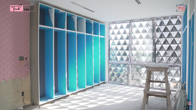 Phòng để giày hàng hiệu của Ngọc Trinh.