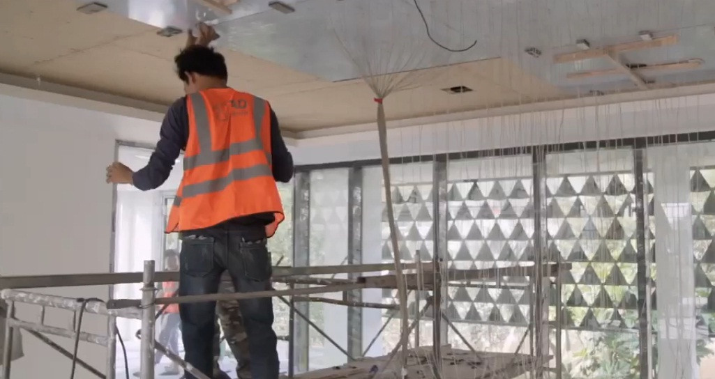 Ngọc Trinh là người lên ý tưởng thiết kế căn biệt thự theo phong cách Louis Vuitton, Givenchy.