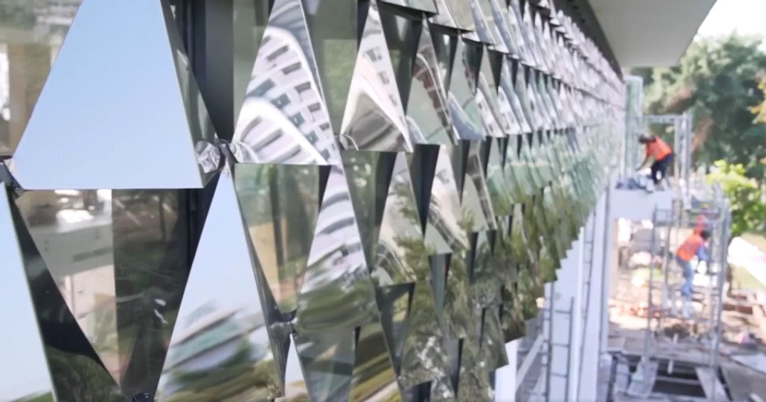 Căn biệt thự của Ngọc Trinh có diện tích sử dụng lên tới 800 m2, xây theo không gian mở, rất thoáng đãng.