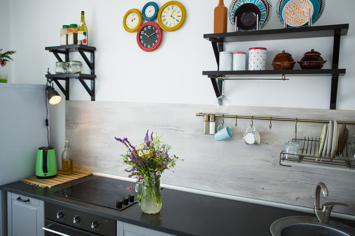 Phòng bếp phong cách Rustic được ưa chuộng cùng thời với phòng bếp phong cách công nghiệp. Thế nhưng, các nhà thiết kế nhanh chóng nhận ra phong cách này không phù hợp với môi trường sống đô thị.