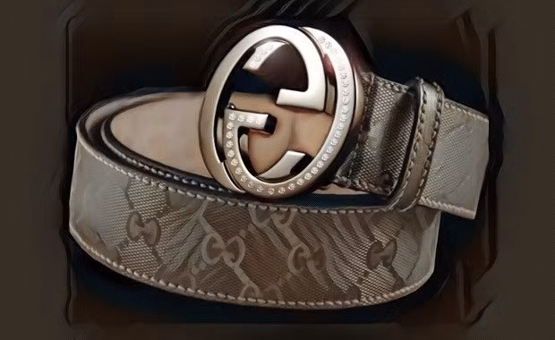 Phần dây được làm bằng loại da thuộc cao cấp nhất của hãng Gucci. Logo trên dây lưng được làm từ 250g bạch kim và 30 carats kim cương. Đáng chú ý, mẫu dây lưng này chỉ có duy nhất 2 chiếc trên thế giới.