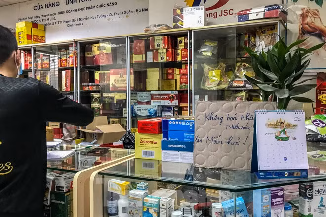 Theo thông tin từ Tổng cục Quản lý thị trường, trong 2 ngày 1-2/2, lực lượng quản lý thị trường trên cả nước đã xử phạt 85 trường hợp vi phạm về tăng giá bán khẩu trang quá mức với tổng số tiền xử phạt 88,7 triệu đồng.