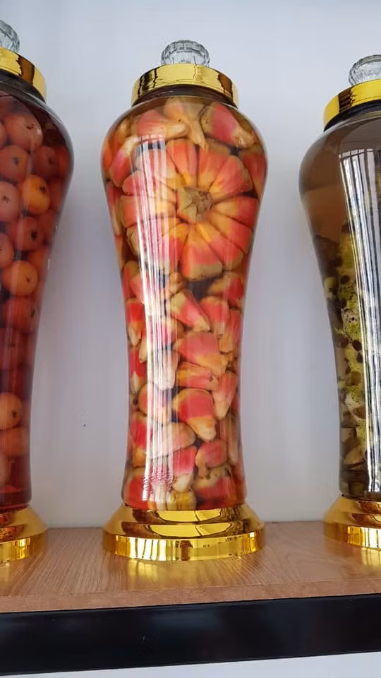 Các tiểu thương còn hướng dẫn cách ngâm rượu na rừng theo tỷ lệ: 1 kg na ngâm với 2-4 lít rượu nguyên chất 40 độ trở lên. Ảnh: Facebook.