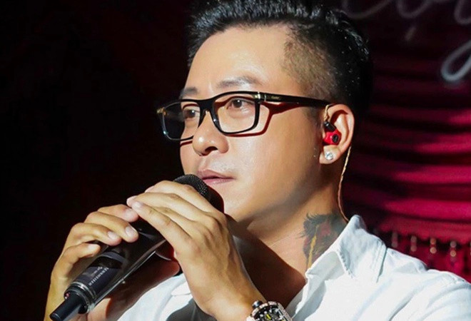 Sau 20 năm gắn bó với sân khấu, mới đây, ca sĩ Tuấn Hưng khiến nhiều khán giả bất ngờ khi tuyên bố sẽ giải nghệ trong thời gian tới. Ảnh: Zing.