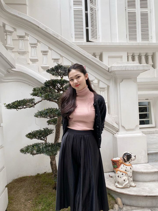 Hiện tại, vợ chồng Á hậu Thanh Tú đang sống trong một căn biệt thự rất rộng rãi, khang trang, được nhiều người ví von nhìn như cung điện.