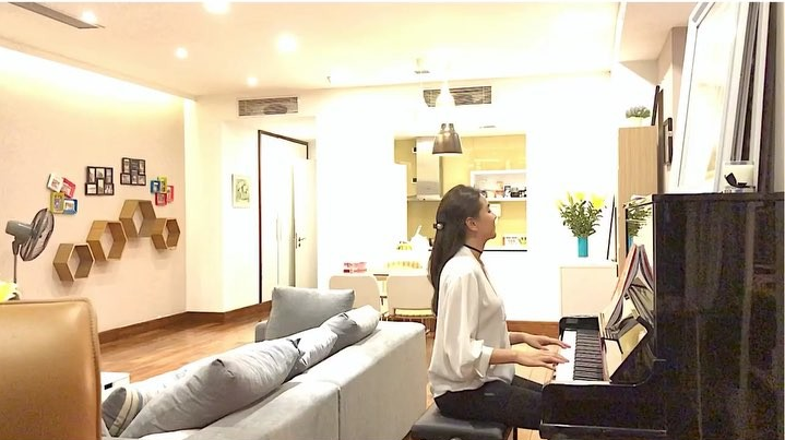 Cạnh đó là không gian phòng ăn.