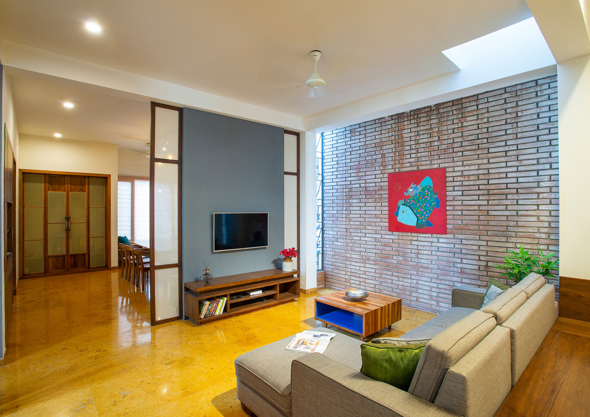 Giếng trở ở tầng 2 cho ánh sáng tràn vào từ trên cao.