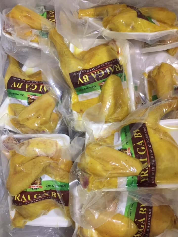 Thời điểm đó, loại gà không đầu, không chân được bày bán tràn lan dưới mác gà dai Hàn Quốc với giá siêu rẻ từ 69.000 - 79.000 đồng/kg.