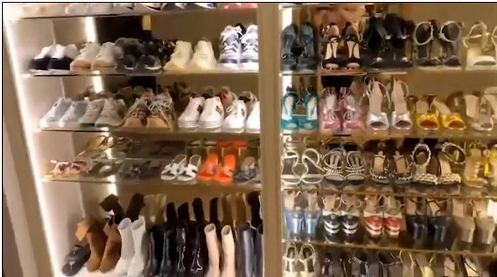 Đáng chú ý, trong biệt thự của Hoa hậu Thu Hoài còn có một kho đồ hiệu đắt giá được trưng bày như một quầy hàng lớn gồm: giày dép, quần áo, túi xách, nước hoa, đồng hồ...