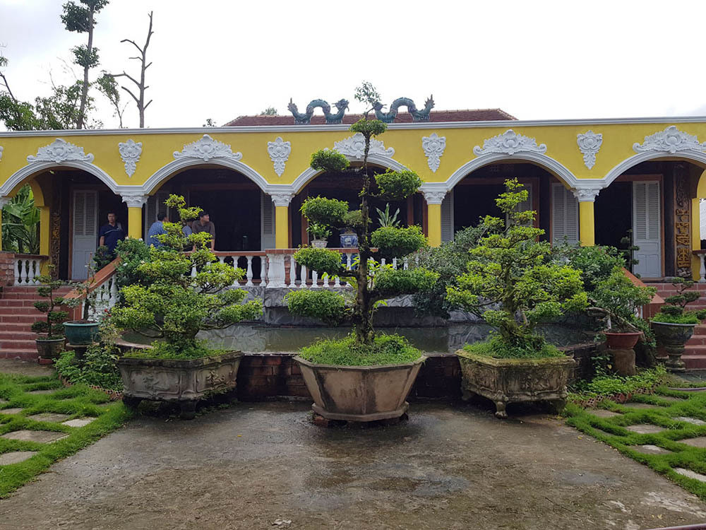 "Đột nhập" ngôi nhà chứa hơn 100 báu vật của đại gia miền Tây Ngôi nhà cổ của anh Tuấn hơn 200 m2, mang kiến trúc nhà rường Nam Bộ (nhà 3 gian 2 chái). Ảnh: Vietnamnet.