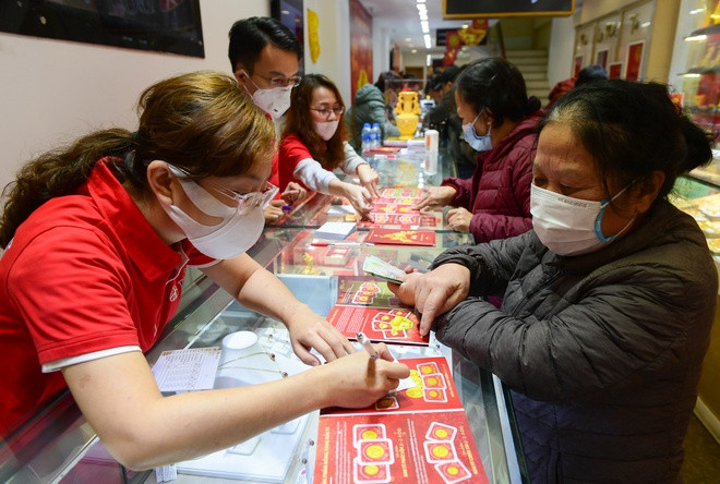 Vang ap sat 50 trieu/ luong: dau co hay xa hang lay loi?