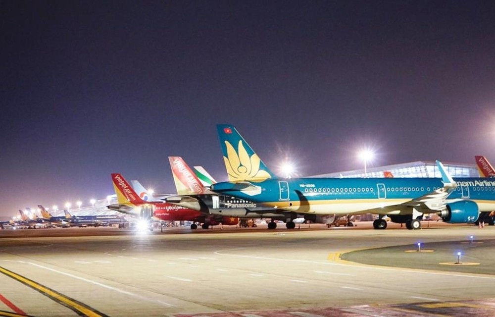 Noi long cach ly xa hoi, Vietnam Airlines, Vietjet... tang bao chuyen/ngay?