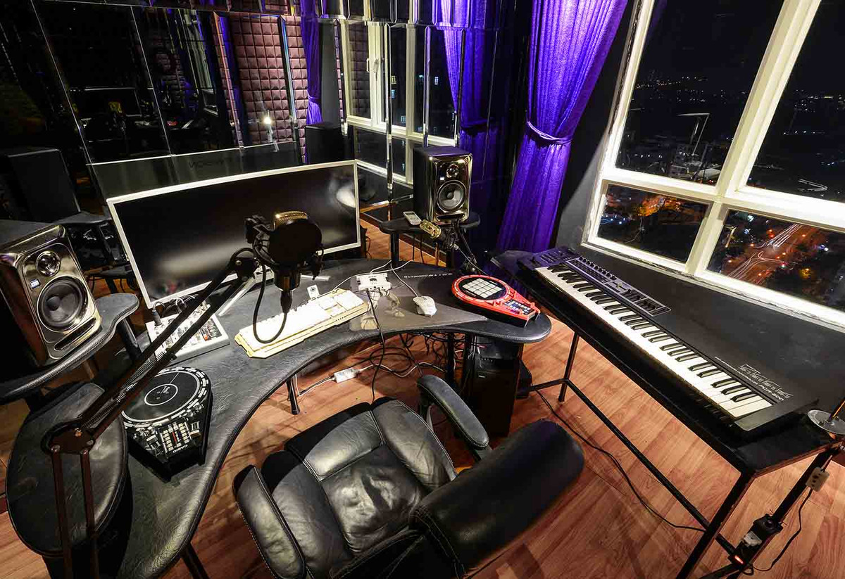 Phòng thu âm được Lương Bằng Quang chăm chút đầu tư nhất. Nguồn ảnh: FBNV.