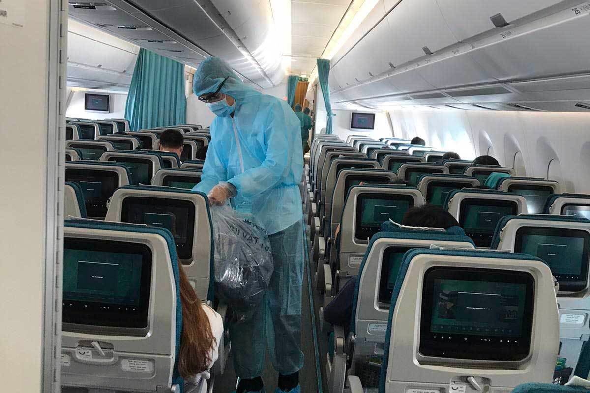 Chuyến bay còn lại mang số hiệu VN10 từ Paris về Tân Sơn Nhất chỉ có 21 hành khách người Việt Nam. Ảnh: Vietnamnet.