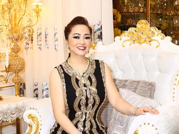 Cùng với ông Dũng, bà Nguyễn Phương Hằng đã đưa con thuyền khu du lịch Đại Nam vượt qua sóng gió, lấy lại ánh hào quang...Ảnh: Tuoitredoisong.