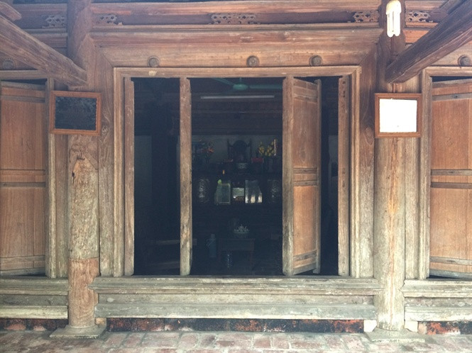 Nhà rộng 7m, dài 20m, nằm hướng Nam chếch Đông, gồm 7 gian. 3 gian giữa dùng để thờ tự tổ tiên và tiếp khách. Hai bên hai buồng, mỗi buồng 2 gian. Ảnh: Nongnghiep.