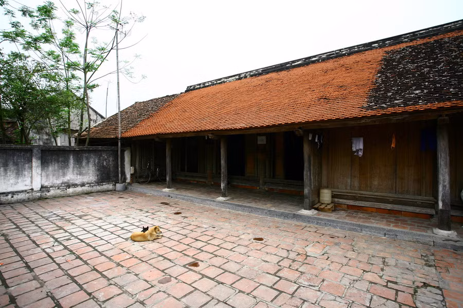 Ngôi nhà của ông Phạm Ngọc Tùng (ở thôn Tây Giai, thuộc xã Vĩnh Tiến, huyện Vĩnh Lộc, tỉnh Thanh Hóa) được coi là một trong những căn nhà cổ đẹp nhất Việt Nam với lối kiến trúc cổ nhất xứ Thanh. Ảnh: VOV.